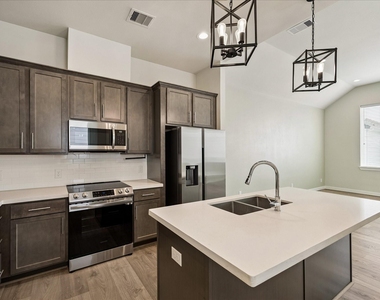 2215 Penny Derrick Lane - Photo Thumbnail 1