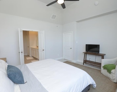 15335 Leal Rancho Court - Photo Thumbnail 12