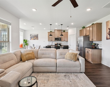 4806 Sand Clouds Drive - Photo Thumbnail 5