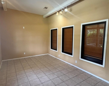 200 Gaines Street - Photo Thumbnail 4