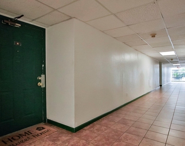 2822 S Bartell Drive - Photo Thumbnail 2