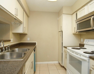 2822 S Bartell Drive - Photo Thumbnail 8