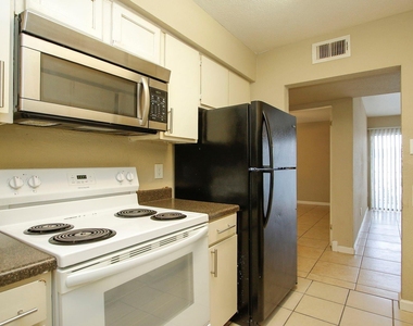 2822 S Bartell Drive - Photo Thumbnail 9