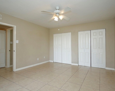 2822 S Bartell Drive - Photo Thumbnail 12