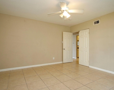 2822 S Bartell Drive - Photo Thumbnail 15