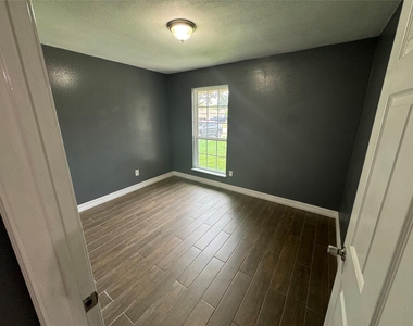 12707 Nyack Drive - Photo Thumbnail 8