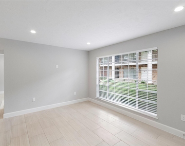 2201 Fountain View Drive - Photo Thumbnail 3