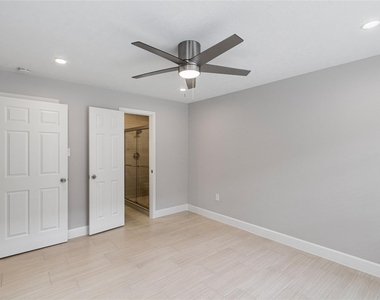 2201 Fountain View Drive - Photo Thumbnail 10