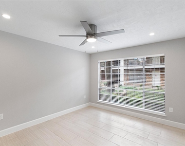2201 Fountain View Drive - Photo Thumbnail 8