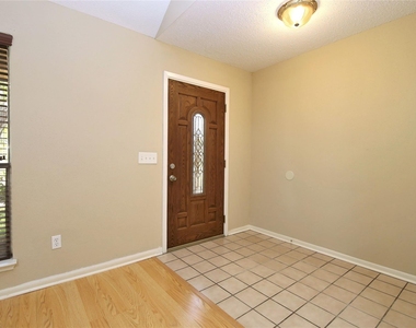 18203 Brooknoll Drive - Photo Thumbnail 2