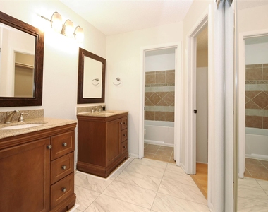 18203 Brooknoll Drive - Photo Thumbnail 10