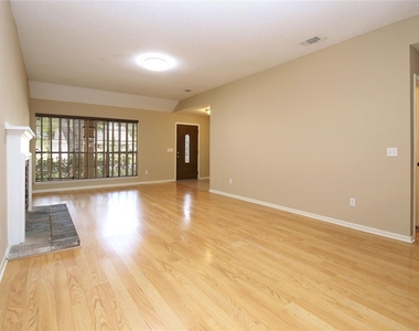18203 Brooknoll Drive - Photo Thumbnail 3