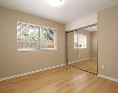 18203 Brooknoll Drive - Photo Thumbnail 8