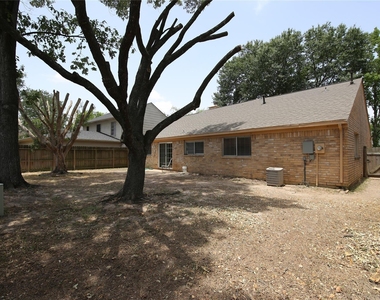 18203 Brooknoll Drive - Photo Thumbnail 14