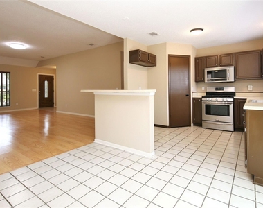18203 Brooknoll Drive - Photo Thumbnail 4