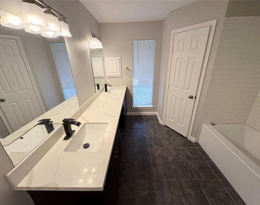 3006 Fort Stockton Drive - Photo Thumbnail 7