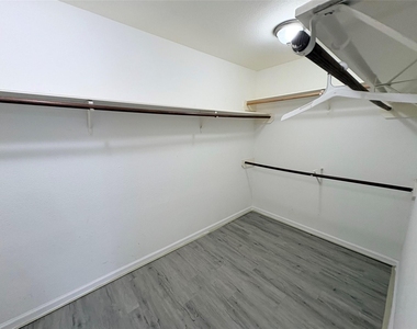 3006 Fort Stockton Drive - Photo Thumbnail 9