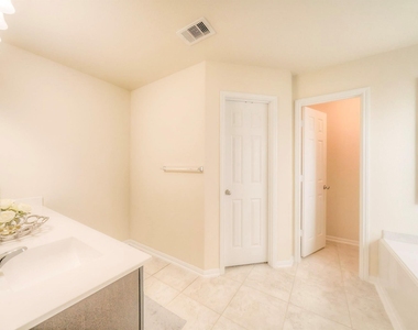 2311 Bright Sunrise Trail - Photo Thumbnail 19