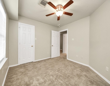 6019 Pennworth Lane - Photo Thumbnail 18
