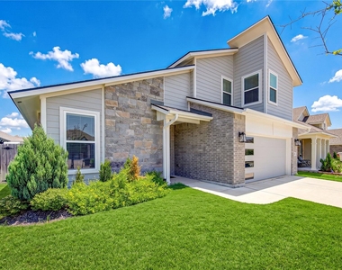 6205 Daytona Drive - Photo Thumbnail 2