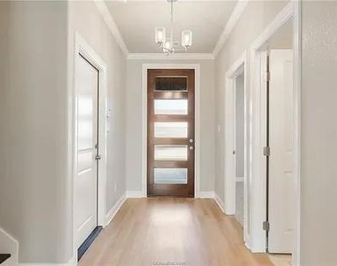 6205 Daytona Drive - Photo Thumbnail 10
