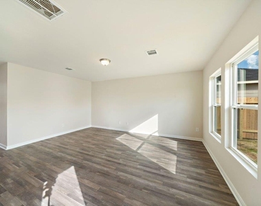 228 Wild Oak - Photo Thumbnail 5