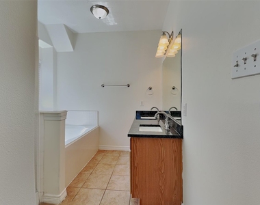 30622 N Sulphur Creek Drive - Photo Thumbnail 9