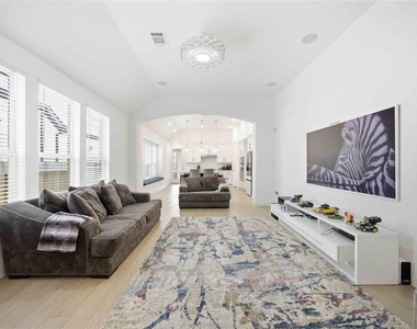 908 Pismo Creek Lane - Photo Thumbnail 10