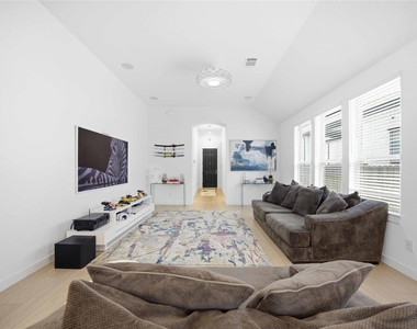 908 Pismo Creek Lane - Photo Thumbnail 8