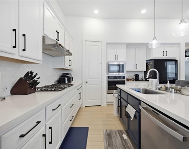 908 Pismo Creek Lane - Photo Thumbnail 6