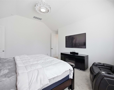 908 Pismo Creek Lane - Photo Thumbnail 19