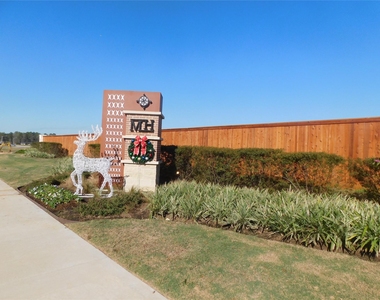 16658 Moss Lane - Photo Thumbnail 2
