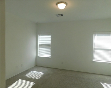 16658 Moss Lane - Photo Thumbnail 17