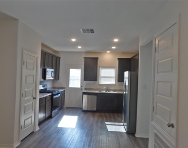 16658 Moss Lane - Photo Thumbnail 14