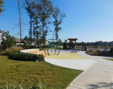 16658 Moss Lane - Photo Thumbnail 8