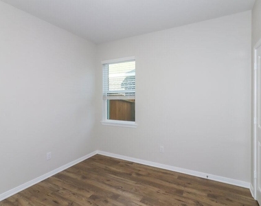 404 San Miguel Creek Drive - Photo Thumbnail 11