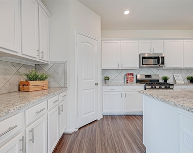 30822 Lake Spur Manor - Photo Thumbnail 22