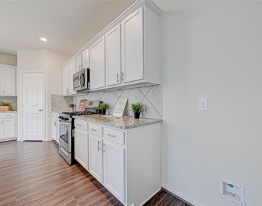 30822 Lake Spur Manor - Photo Thumbnail 13