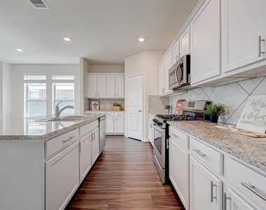 30822 Lake Spur Manor - Photo Thumbnail 17