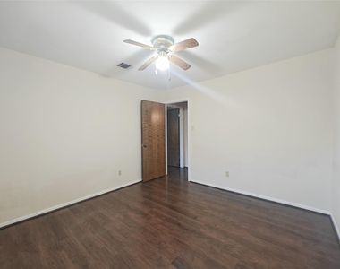 15606 Pinedell Drive - Photo Thumbnail 12