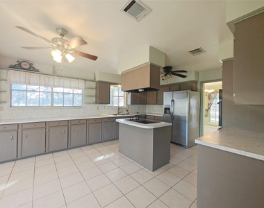 15606 Pinedell Drive - Photo Thumbnail 4