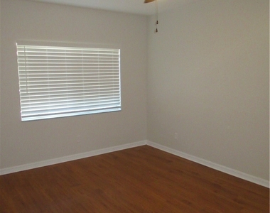 27083 Matheson Avenue - Photo Thumbnail 8