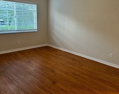 27083 Matheson Avenue - Photo Thumbnail 17