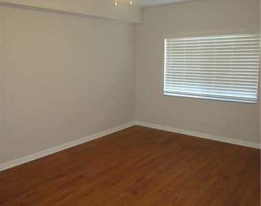 27083 Matheson Avenue - Photo Thumbnail 5