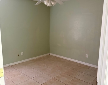 2112 Chiquita Boulevard N - Photo Thumbnail 5