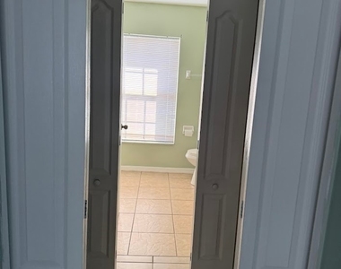 2112 Chiquita Boulevard N - Photo Thumbnail 8