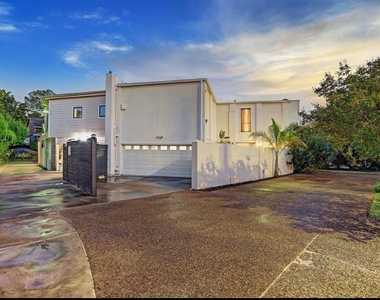 1111 Potomac Drive - Photo Thumbnail 4