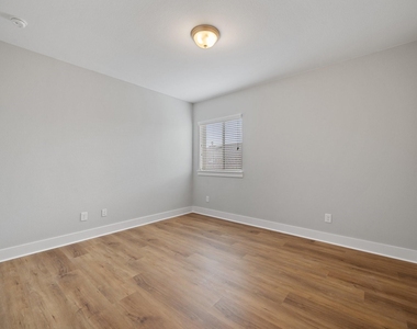18419 Blue Hollow Heights Dr - Photo Thumbnail 13