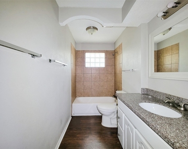 18402 Tall Cypress Drive - Photo Thumbnail 16