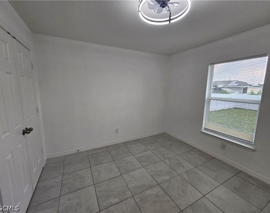 2523 Ne 6th Place - Photo Thumbnail 16